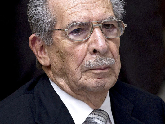 Mujeres narran violaciones en juicio a Ríos Montt