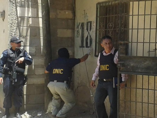 Descubren cementerio clandestino y 'casas locas”