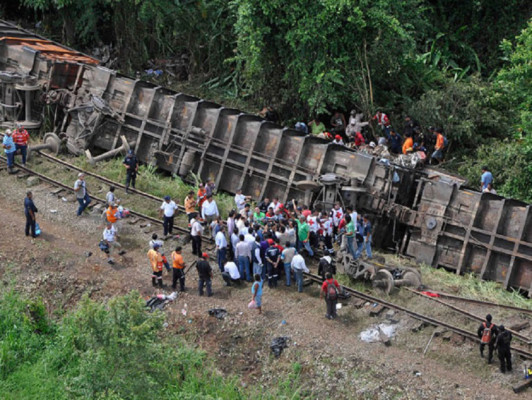 Mas de 500 migrantes varados en nuevo descarrilamiento de 'La bestia'