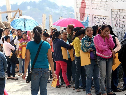 Padres denuncian cobros en centros escolares