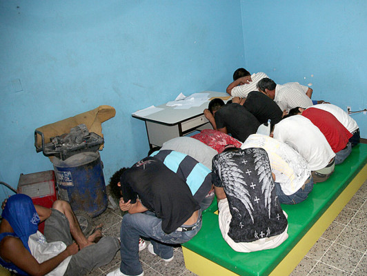 A prisión sospechosos de matar a madre y sus dos hijas
