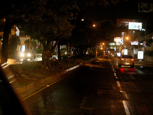 Las calles lucen desoladas al terminar las elecciones