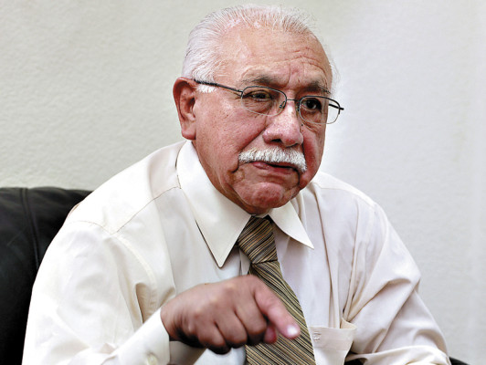 Quiere acabar con libertad de expresión