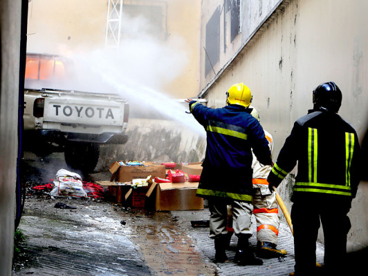 Incendio en bodega de la Alcaldía municipal en centro de Tegucigalpa