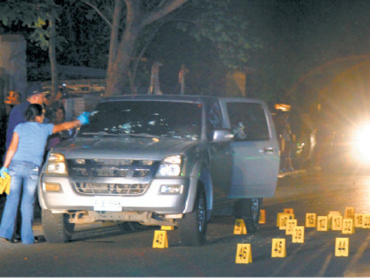 Subcomisionado fue acribillado por otro sujeto que venía en su carro