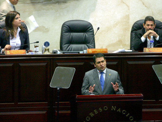 Juan Orlando Hernández deja el Congreso Nacional