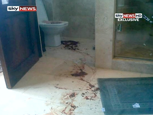 Difunden imágenes del baño en el que Pistorius mató a su novia