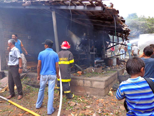 Explosión en cohetería deja dos muertos