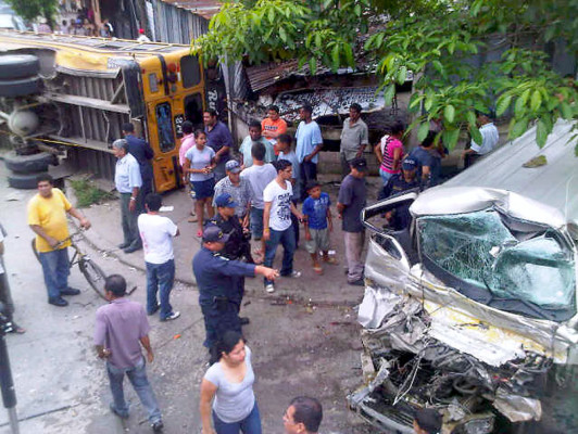 Cuatro heridos en colisión de autobuses en San Pedro Sula