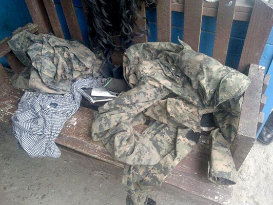 Armas, uniformes y pelucas decomisan en 'madrugón”