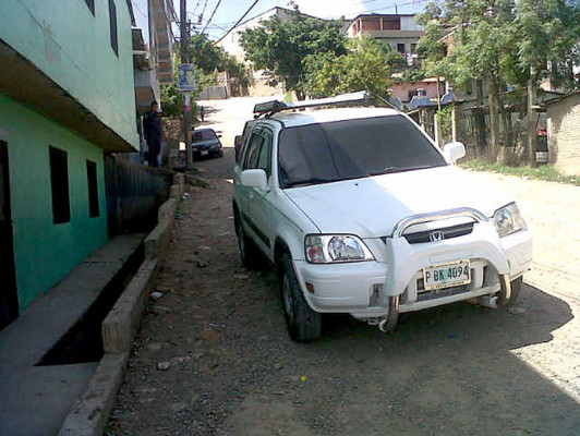 Asesinan a hombre que viajaba en camioneta similar a la usada en atentado
