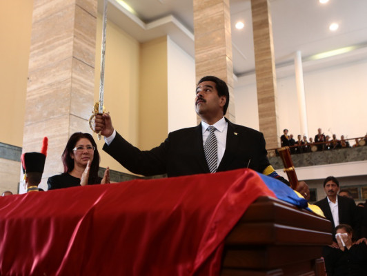 Maduro jura como presidente encargado de Venezuela