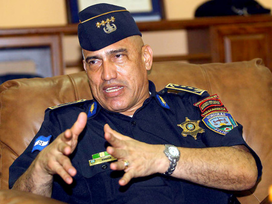 Medida de regular franquicia a miembros de la Policía sigue en pie