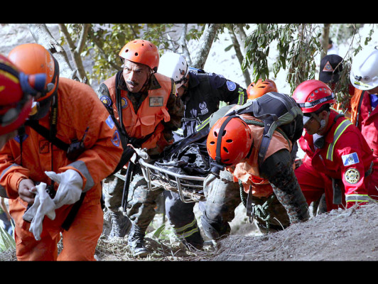 Baja a 42 número de muertos por terremoto en Guatemala