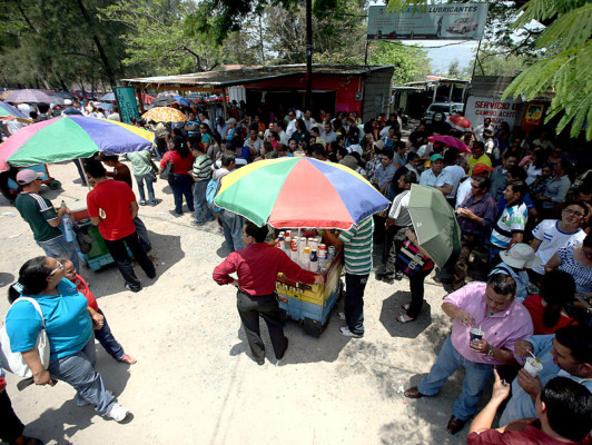 Maestros se toman Dirección Departamental