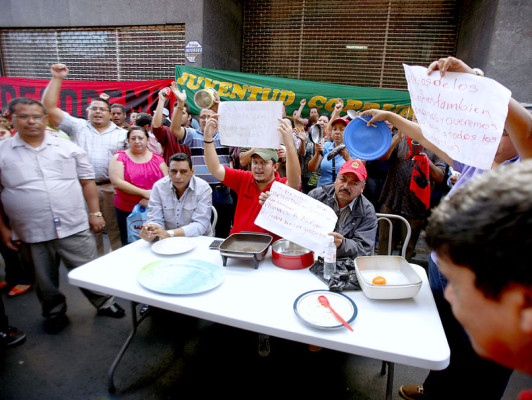 Cancelan licencias de dirigentes magisteriales