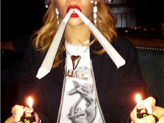 Polémicas fotos de Rihanna fumando marihuana