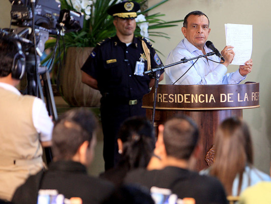 Lobo se reúne con defensores de la niñez