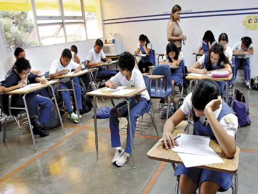 Educación busca liquidar sistema bilingüe