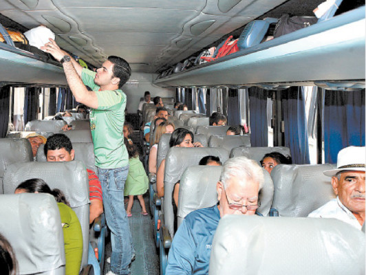 Unos 30 mil capitalinos abandonan a diario la ciudad para vacacionar