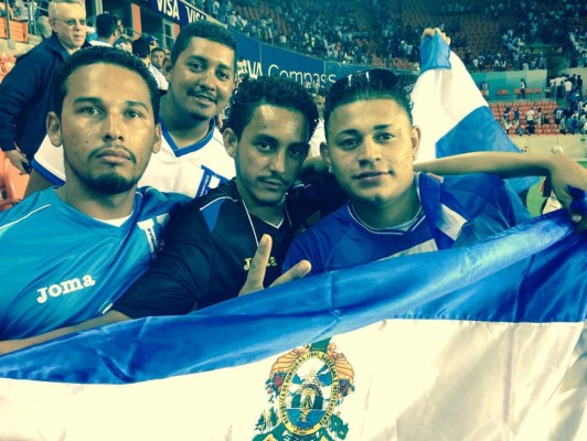 Franklin Banegas y sus amigos apoyan a Honduras desde Texas, Estados Unidos.