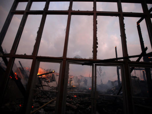 Voraz incendio reduce a cenizas del Instituto de Conservación Forestal