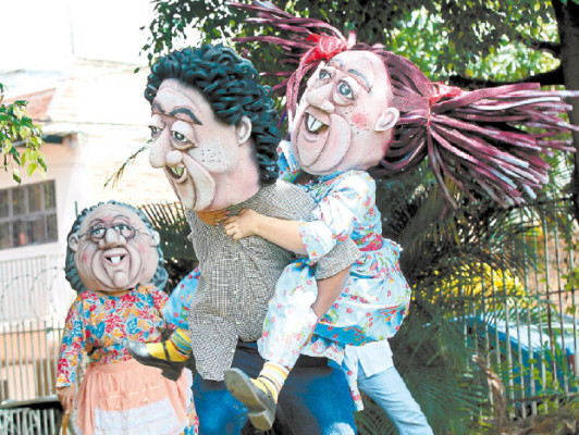 ¿Qué nombre le pondría a cada mojiganga de esta familia?