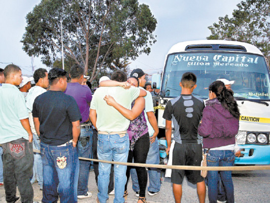 Muertes, secuestros y robo de unidades enfrentan conductores