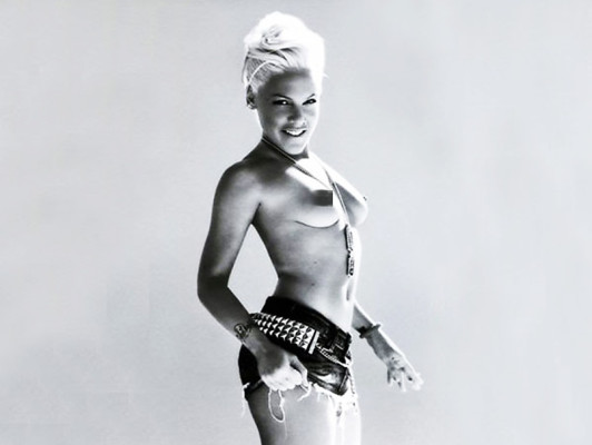 FOTOS: Pink se desnuda para Bryan Adams