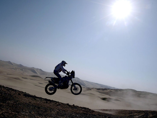 Combate de estrellas en el desierto peruano
