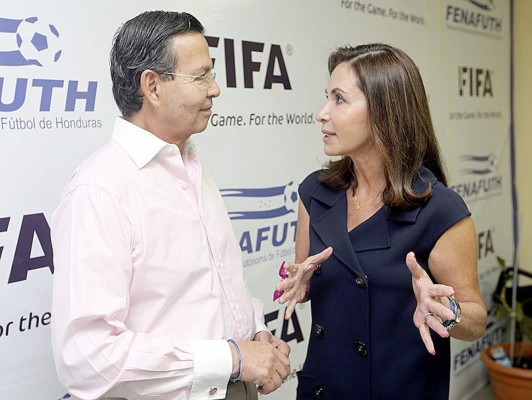 Uno de estos será el traje formal de la Selección de Honduras