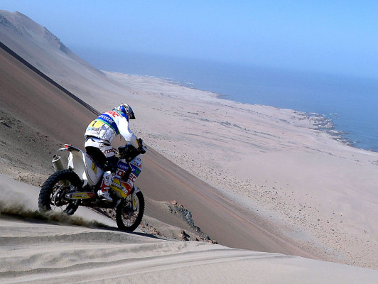 Combate de estrellas en el desierto peruano