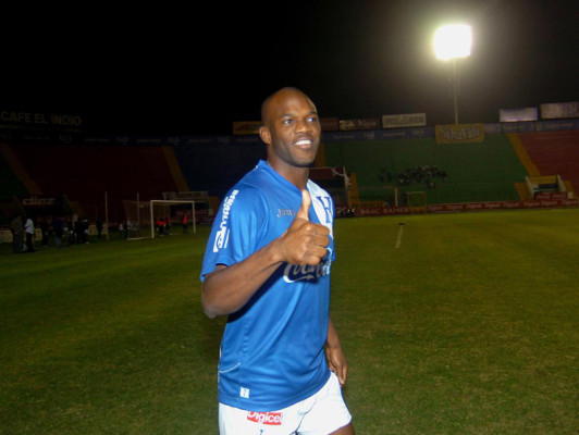 David Suazo le dice adiós al fútbol