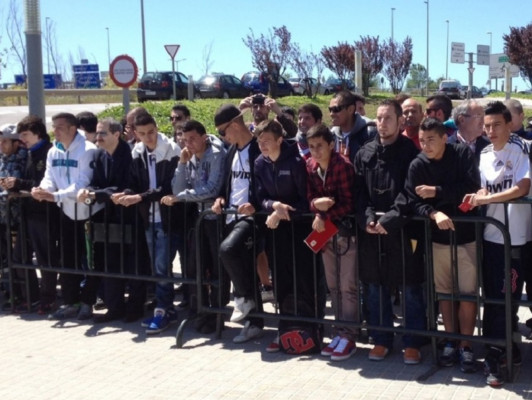 Aficionados madridistas dan vibras al Bayern en Barcelona