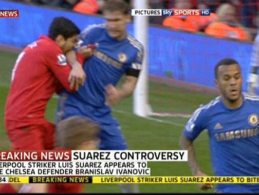 VIDEO: La mordida de Luis Suárez a Ivanovic