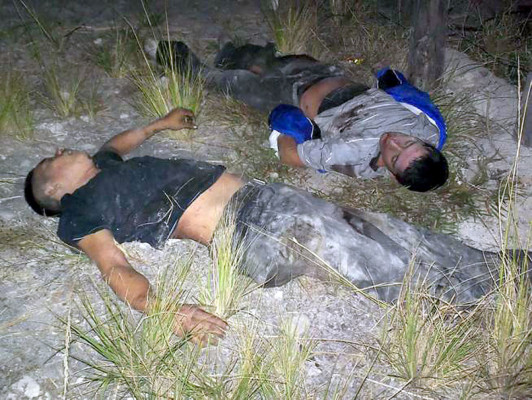 Dos muertos y un herido en volcamiento de camión