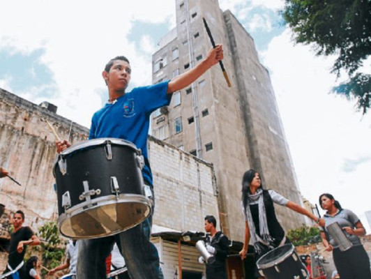 Bandas marciales afinan dinámicas presentaciones
