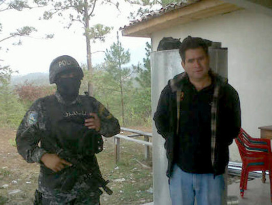 Por asesinato de una maestra capturan a alcalde en Intibucá