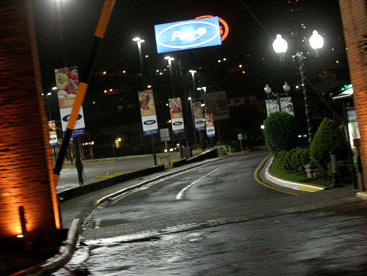 Las calles lucen desoladas al terminar las elecciones