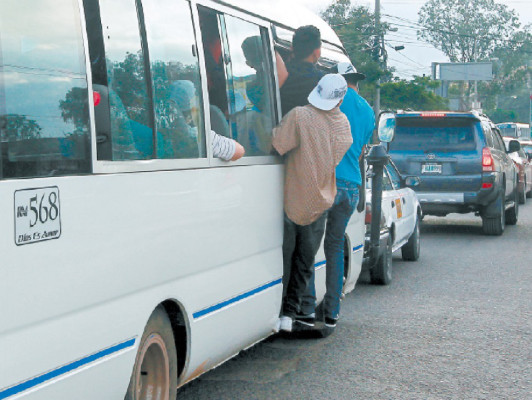 Denuncian abusos en el servicio ejecutivo
