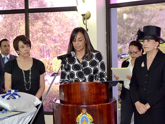 Realizan homenaje póstumo a embajador