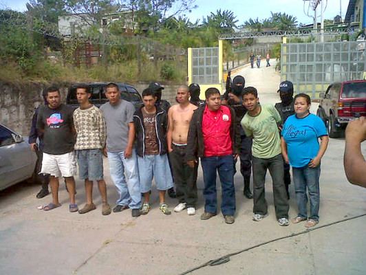 Caen pandilleros de la '18' con armas, chalecos y droga