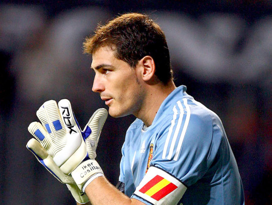Viaje de Casillas a París alegra a sus compañeros