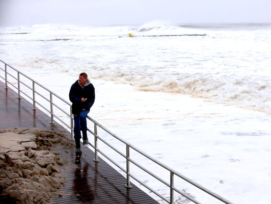 Sandy se fortalece en trayectoria hacia costa de EE UU