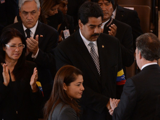 Maduro jura como presidente encargado de Venezuela