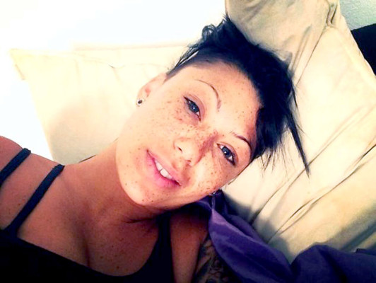 El caso de actriz que salió VIH positivo paraliza industria porno