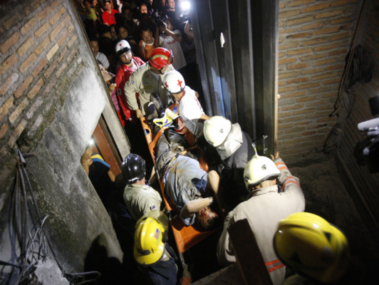 Accidente de autobús deja al menos 15 heridos