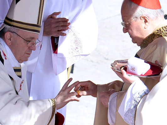 Papa Francisco inicia su era pontificia por los pobres