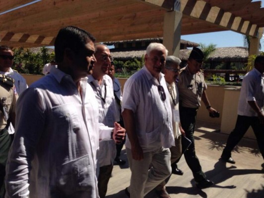 'No puede haber países exitosos en regímenes fracasados': JOH