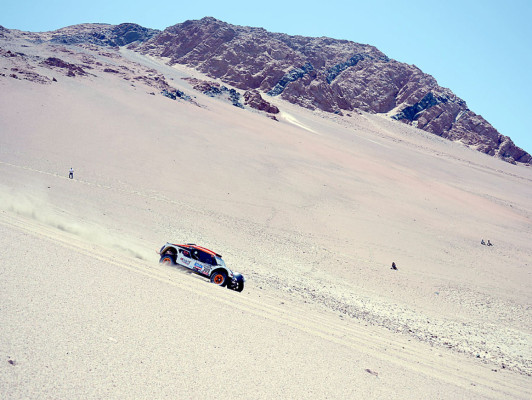 Combate de estrellas en el desierto peruano
